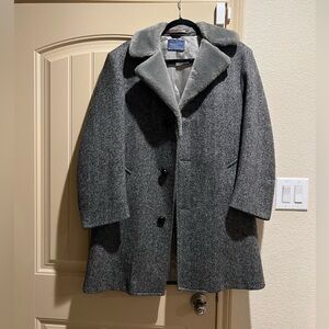 Vintage Pendleton men’s wool overcoat with faux fur collar